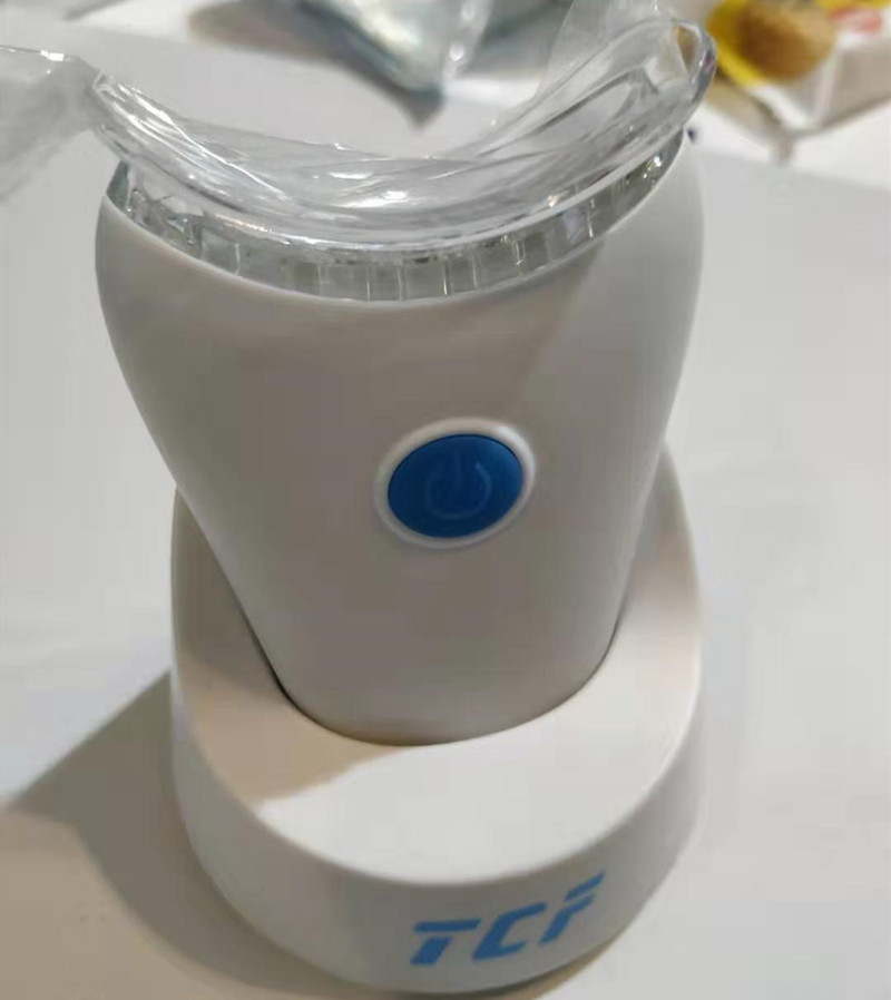 Super Effective Portable Teeth - Teeth Whitening Home Kit recensione e prezzo